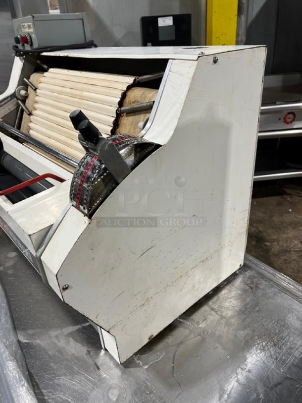 Merand Tenor 2 countertop dough moulder, white, electric powered, 220V, model SN: 01931404, visible wear.