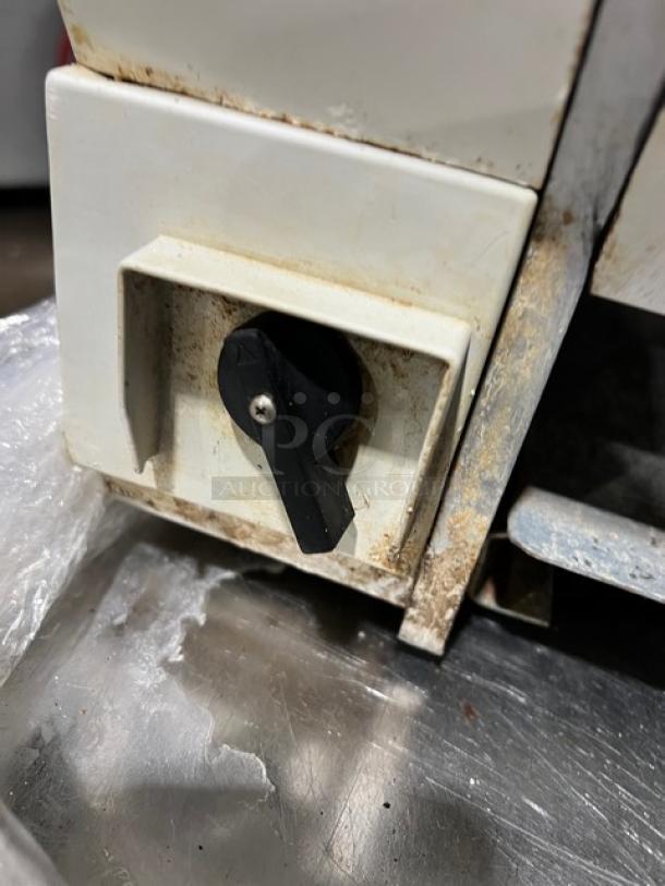 Merand Tenor 2 electric dough moulder, white, countertop model SN: 01931404, 220V, used condition with visible wear.