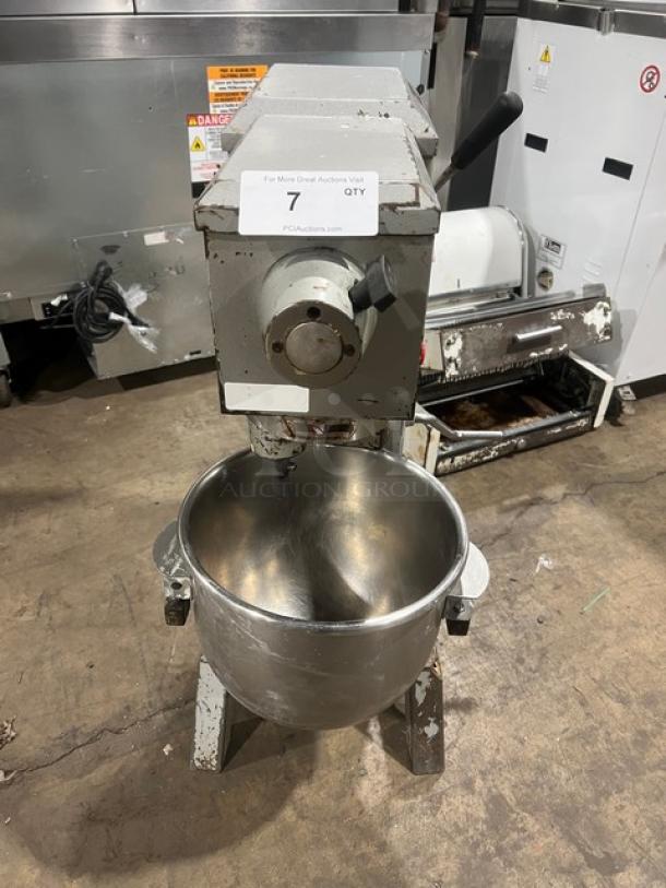 Univex SRM20 20 Qt. Planetary Mixer with stainless steel bowl, electric, 115V 1 phase, floor style, on legs, good condition.