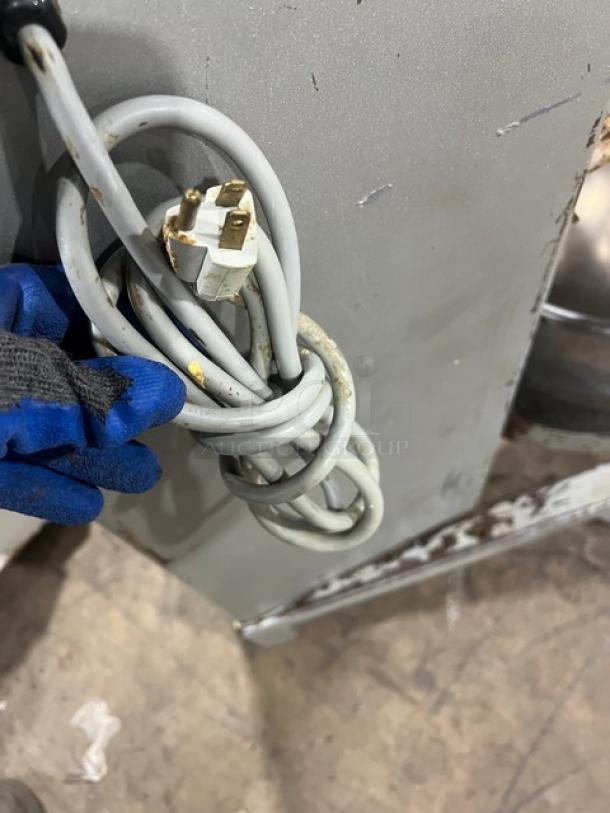 Univex SRM20 planetary mixer, 20 qt, stainless steel bowl, electric floor model, on legs, 115V 1 phase, SN: SRM203960102.