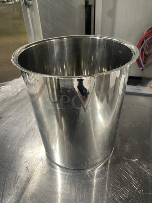 New Adcraft BMP-8 stainless steel 8-quart bain marie pot with mirror finish, pristine condition. Ideal for commercial use.