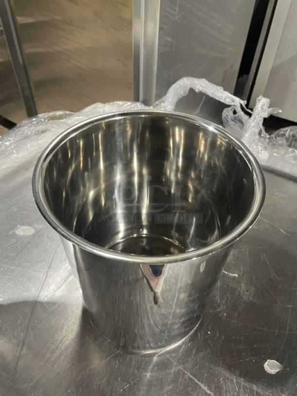 NEW Adcraft BMP8 8-quart bain marie pot, stainless steel with mirror finish. Unused condition. Commercial-grade quality.
