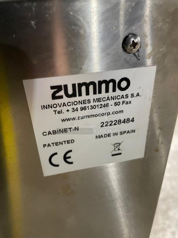 Zummo Z40C-N citrus juicer machine label, indicating model, serial number 02227252AG, 110-120V, made in Spain.