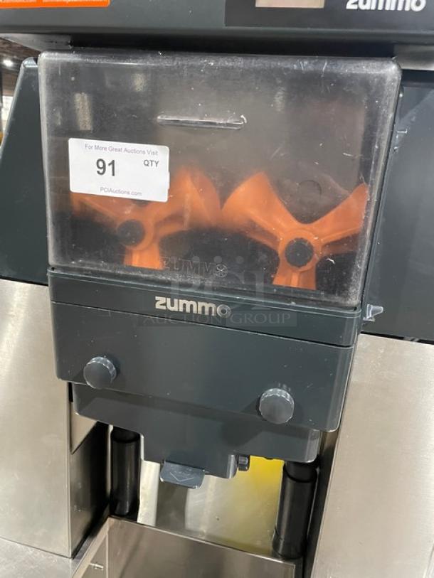 Zummo Z40CN commercial juicer, stainless steel, dual cabinet, drip tray. Excellent condition, on casters. Model: Z40C-N SN: 02227252AG.