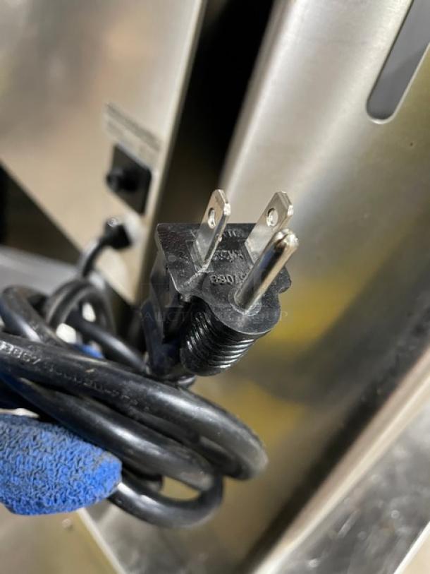 Zummo Z40CN electric citrus juicer machine plug and cord. Stainless steel exterior, commercial-grade.