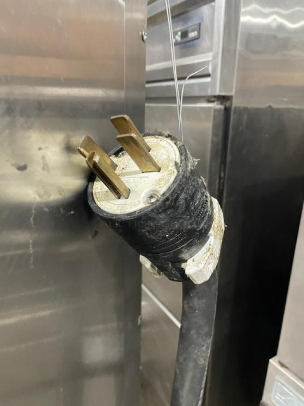 Wells VCS2000 ventless cooking system plug, 208V, stainless steel finish, commercial grade, visible power cable.