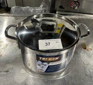 NEW Winco TGSP-16 16 Qt. Induction-Ready Aluminum Stock Pot with Lid, in pristine condition, visible label states model and features.