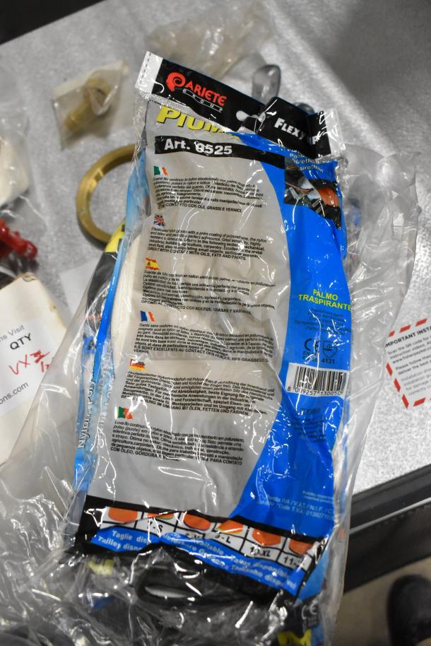 Ariete Plus gloves, model 9525, in original packaging. Features nylon and polyurethane palm, breathable and oil-resistant. New condition. Tags detail multilingual information and sizing chart.
