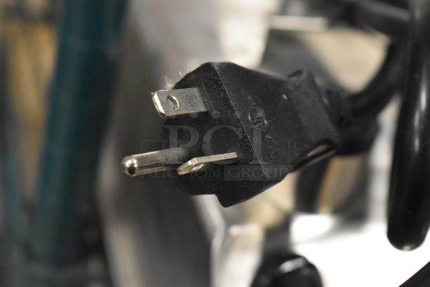 Plug of Vollrath HPI4 induction range, 208-240V, 1 phase. New condition, standard 3-prong design.