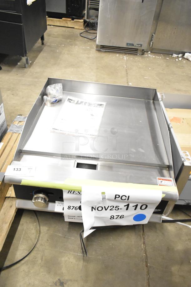 New Vollrath 922GGMDM24 24" stainless steel countertop griddle, manual controls, 56,000 BTU, scratch and dent condition.