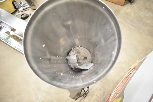 Brand new AvaMix 92866TB heavy-duty commercial 6.6-gallon tilting blender in metal with scratch and dent condition.