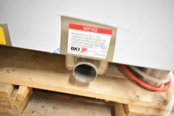 BRAND NEW Bakers Pride AEHE061R stainless steel combi convection oven, 208V 3-phase, scratch and dent, on pallet.