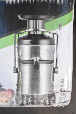 BRAND NEW AvaMix 928JE700 Metal Commercial Juicer with continuous feed, pulp ejection, 120V, in original box.