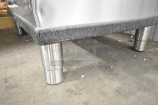 2024 Manitowoc IDT0420A-161 ice machine on bin; stainless steel, 470 lb capacity, 115V, 1 Phase. Durable construction.