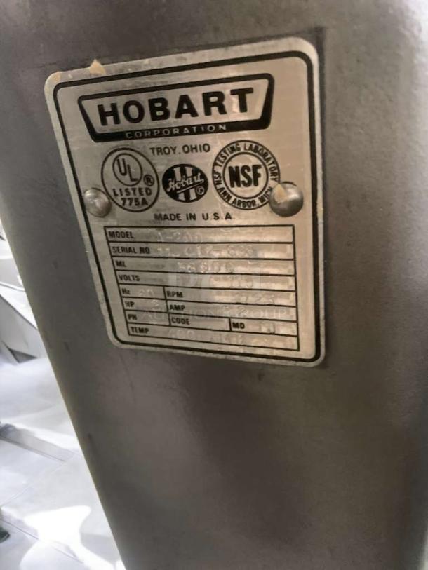 Hobart 30-Qt commercial mixer in exceptional condition. Features 115V/208–240V power, fully tested. Includes manufacturer label.