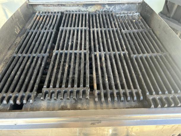 Stratus 24" countertop gas griddle with cast iron grates, great condition, tested and working, ideal for commercial use.