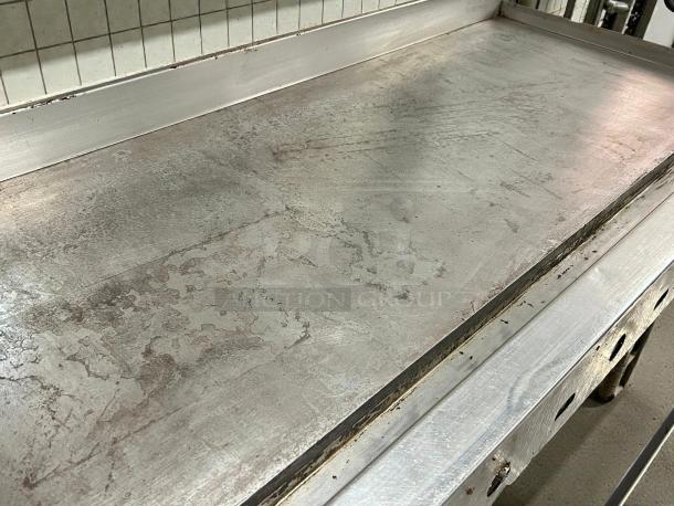 Jade Range 60” thermostatic gas griddle, model JGT-2460. Features a 1” thick plate, tested and working, good condition.