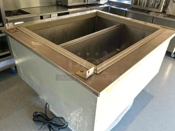 Wells RCP-7200 33" Drop-In Refrigerator, Cold Wall, 2-pan capacity, tested, working condition, features sturdy metal frame.