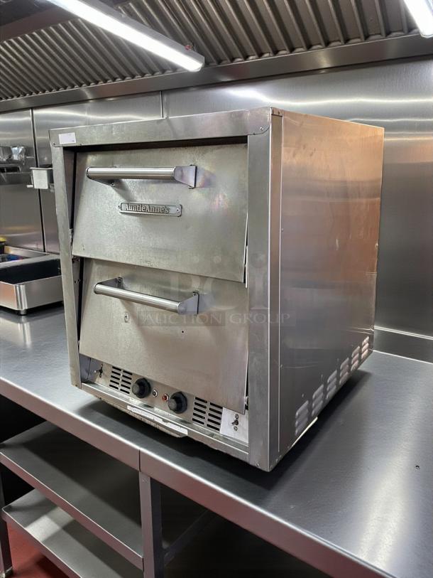 Bakers Pride P-44S electric countertop oven in excellent condition. Features dual compartments, stainless steel exterior, 208V, 7200W, tested and working.