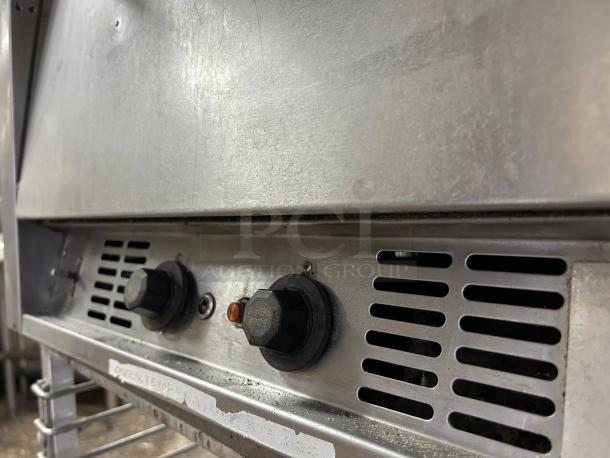 Bakers Pride P-44S electric countertop oven in excellent condition, features adjustable knobs, tested and working, 208V, 1 Phase, 7200W.