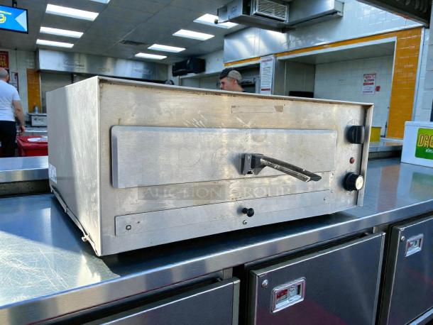 Wisco 560E 16" Deluxe Pizza Oven, used, stainless steel, visible wear, tested and working.