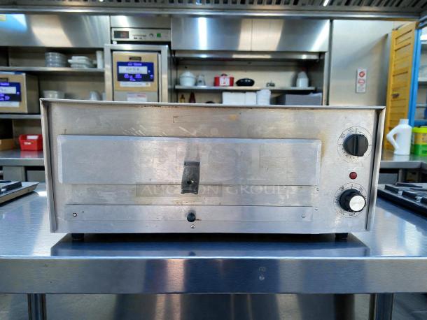 Wisco 560E 16" Deluxe Pizza Oven, stainless steel, tested and working, features temperature dial and timer, used condition.