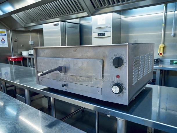Wisco 560E 16" Deluxe Pizza Oven, stainless steel, tested working condition, with temperature and timer knobs.