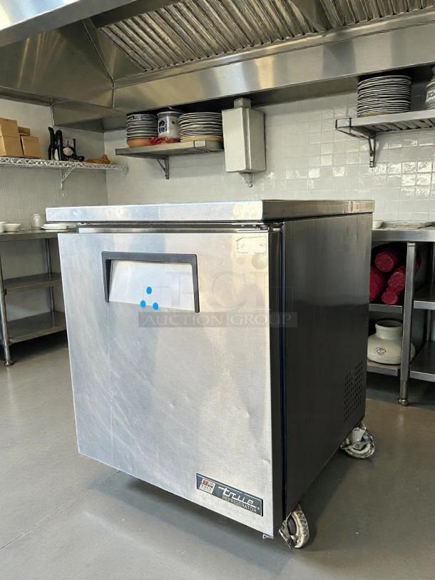 True TUC-27-LP-HC undercounter refrigerator in excellent condition, 27 5/8" width, stainless steel, tested and working.
