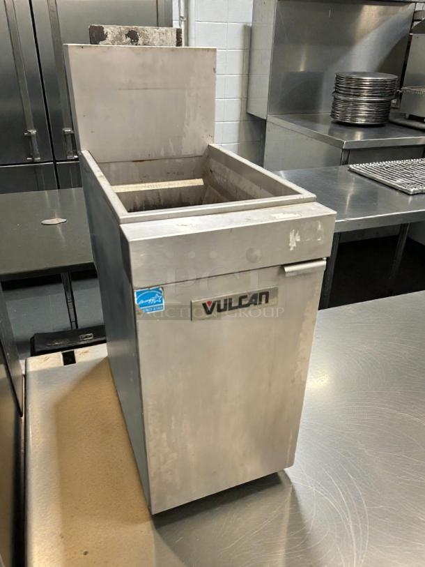 Vulcan 1VEG35M-1 Natural Gas Floor Fryer, great condition, 35-40 lb. capacity, tested and working, stainless steel exterior.