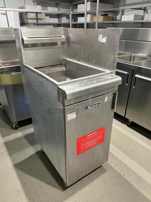 Black Diamond BDGF-90 gas fryer, 40 lb vat, liquid propane, floor model, excellent condition, tested and working.