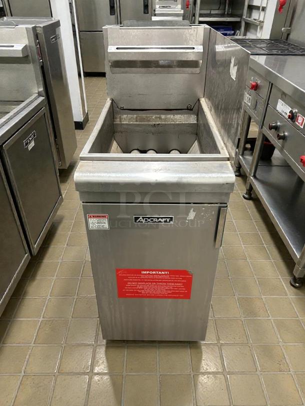 Black Diamond BDGF-90 gas fryer, 40 lb vat, floor model, liquid propane, excellent condition, tested and working.
