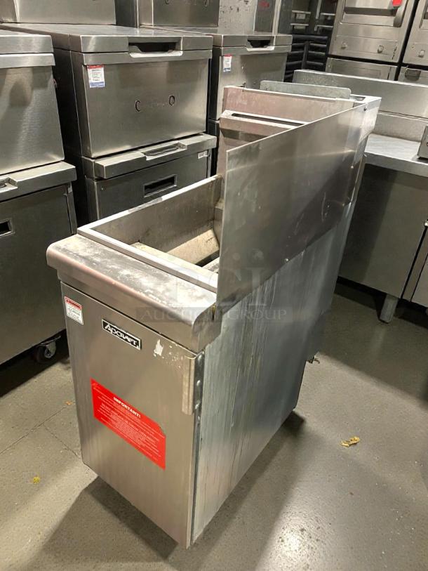 Black Diamond BDGF-90 gas fryer, 40 lb vat, floor model, liquid propane. Excellent condition with intact labels and markings.