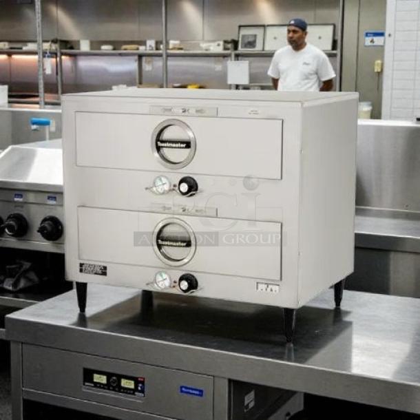 Toastmaster 3B84DT72 food warming drawer unit, excellent condition, free-standing, two drawers, tested, working.