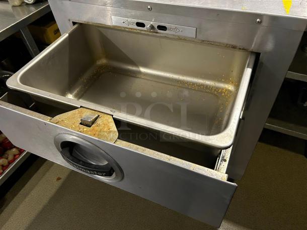 Toastmaster 3B84DT72 food warming drawer unit, two drawers, excellent condition, tested and working, visible wear.