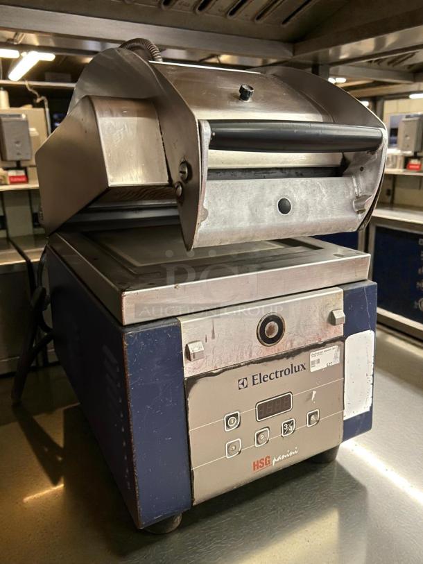 Electrolux Professional 603941 Panini Grill with aluminum smooth plates, timer, and 208V. Tested and working.