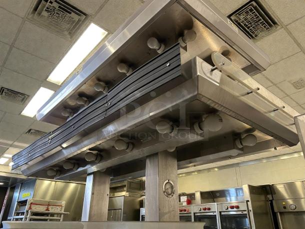 Boyston Electric Heated Display, excellent condition, 220v, 1ph. Features numerous heating elements. Tested and working.