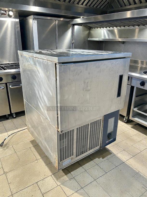 Alto-Shaam QC3-3 Quickchiller™ 3 Pan Roll-In Blast Chiller, excellent condition, tested and working.