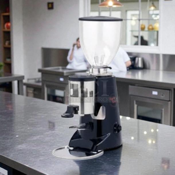 Rosito Bisani F5GM espresso grinder in excellent condition, 3.3 lbs hopper, semi-automatic, cast aluminum, tested and working.