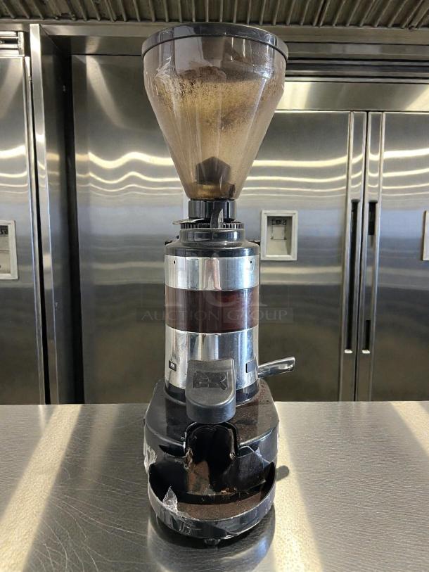 Rosito Bisani F5GM espresso grinder, 3.3 lbs hopper, semi-automatic, cast aluminum, tested and working, excellent condition.