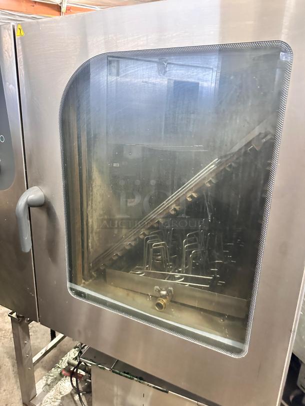 BKI TE1028 CombiKing Electric Combi Oven in outstanding condition. Features 208V/3 Phase, fully tested and operational.