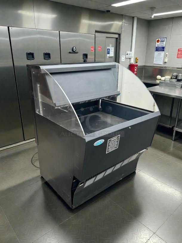 Federal Industries ELPRSS-3 35" refrigerated merchandiser, great condition, black finish, self-serve design, tested working.