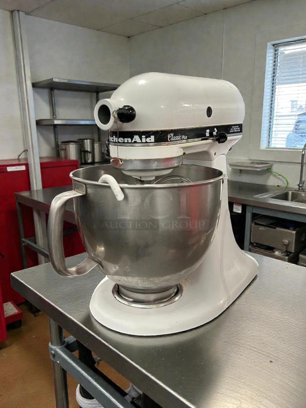 Kitchenaid K45SSWH Classic Series 4.5 Quart Tilt-Head Stand Mixer, white, tested and working, with mixing bowl.