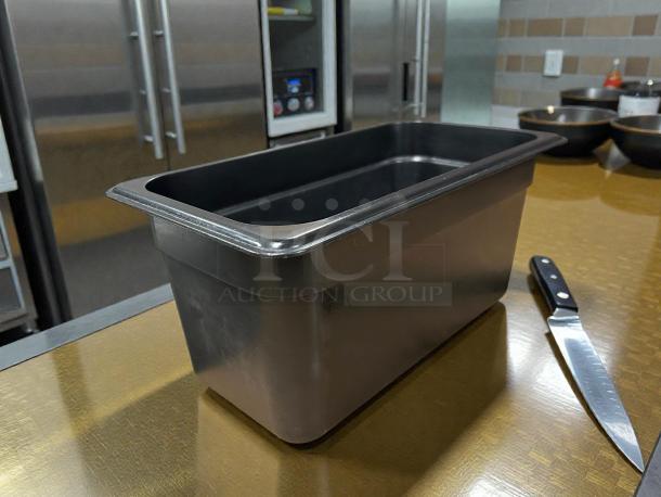 Cambro 36CW135 Camwear® 1/3 Size Black Polycarbonate Food Pan, 6" deep, excellent condition, shown on a kitchen counter.