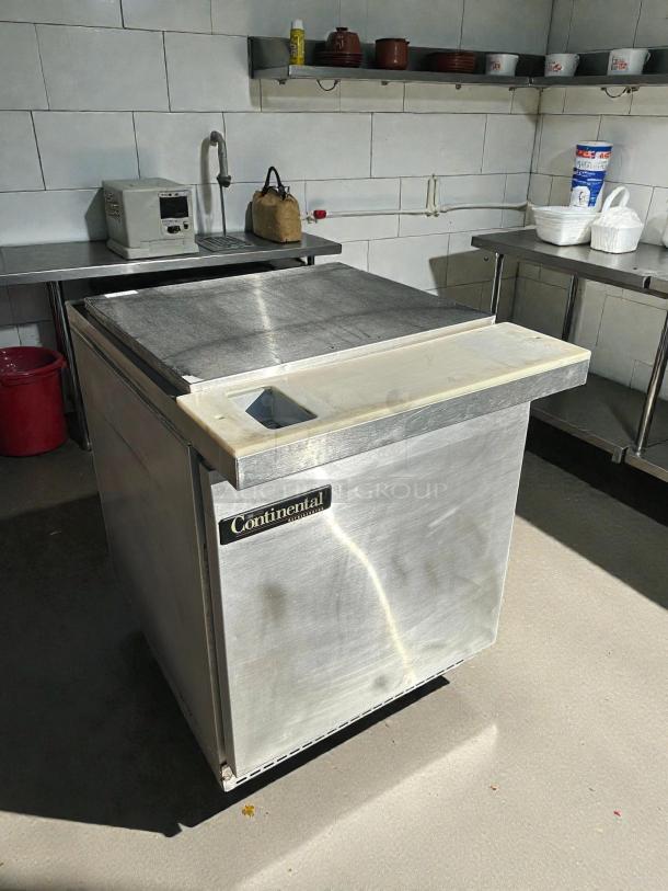 Continental Refrigerator SW27N12M 27" mega top sandwich prep table with one door, silver, tested and working condition.