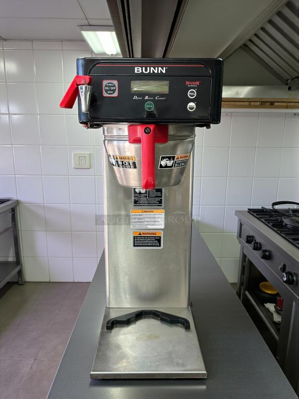 Bunn ICB-DV Automatic Coffee Brewer in great condition, tested and working. Features digital display and controls for thermal servers.