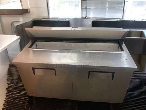 True TSSU-60-16 sandwich/salad prep table in great condition. Features stainless steel build, dual doors, and top lid. 115V, tested.
