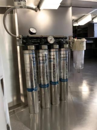Pentair Everpure water filtration system with MC²/4000 Series cartridges, fully tested, great condition, includes IMF Feeder.