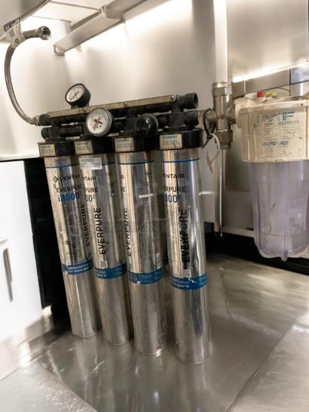 Pentair Everpure water filtration system with MC²/4000 series cartridges and IMF feeder. Fully tested, great condition.