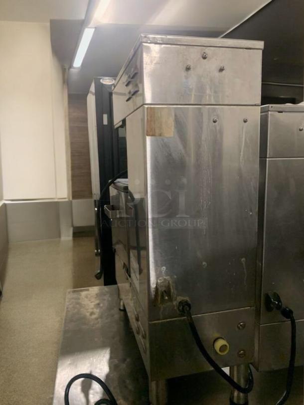 Wilbur Curtis FTT310000 commercial coffee brewer in immaculate condition, 120V, stainless steel, fully tested, Montebello, CA.