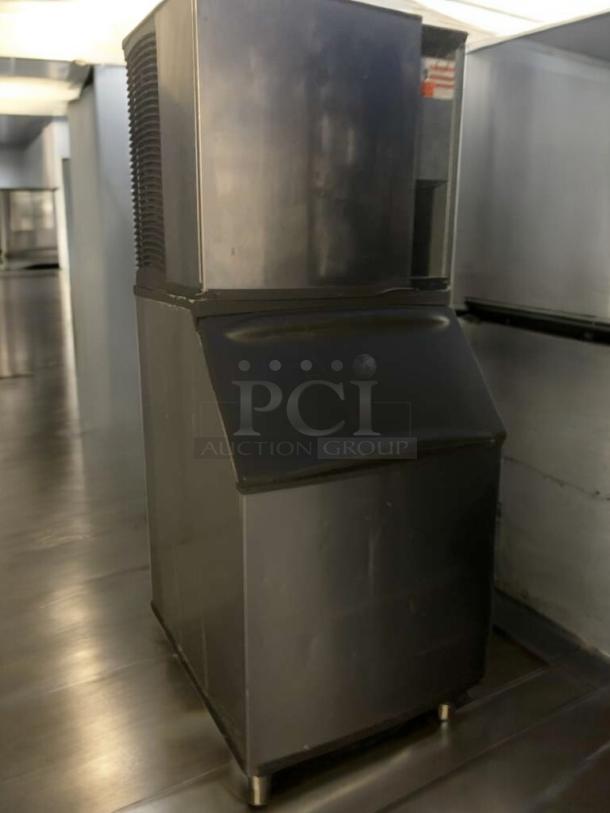 Manitowoc SY0654A commercial ice maker with storage bin, in prime condition, fully tested and working.